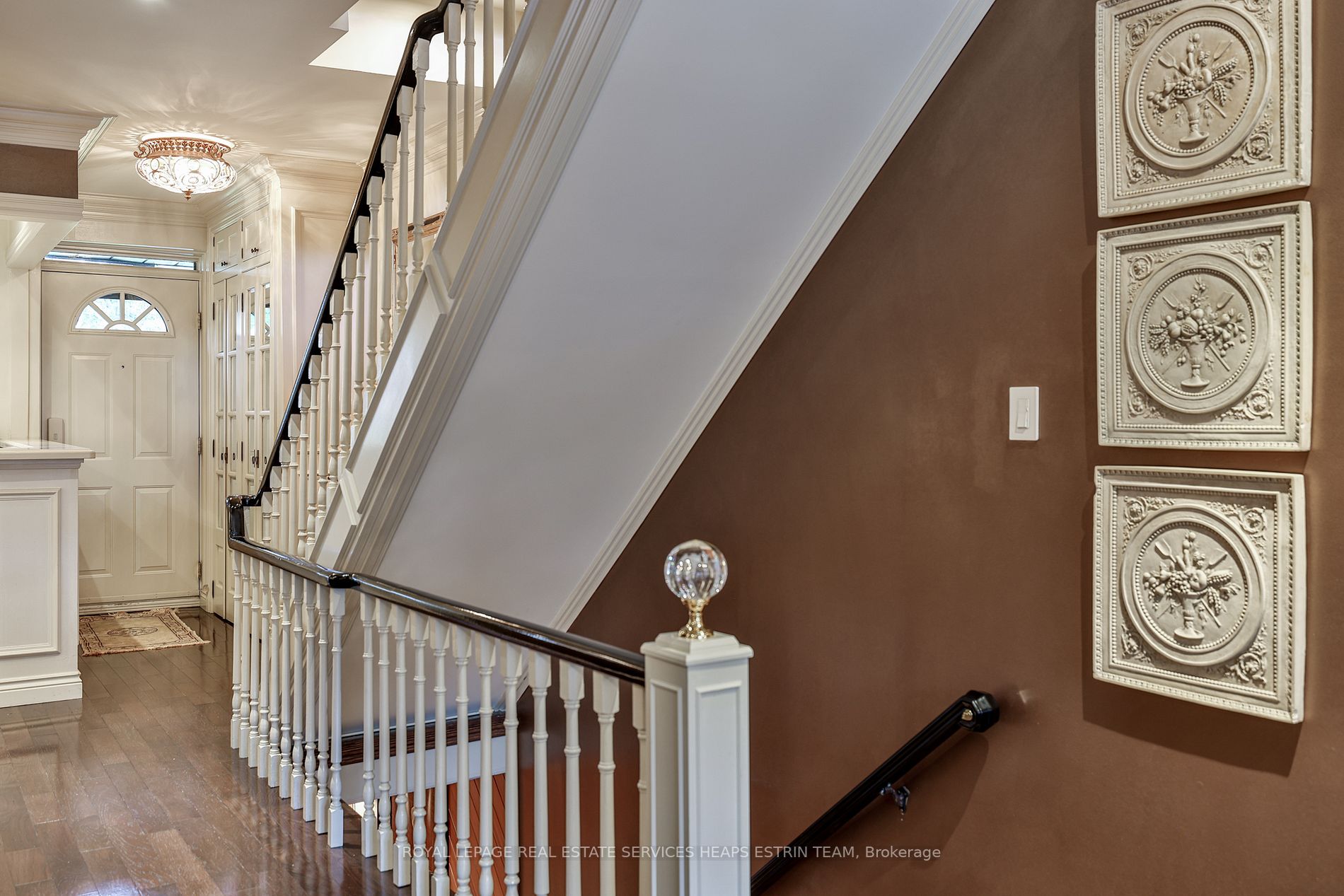 74 Upper Canada Dr, #4