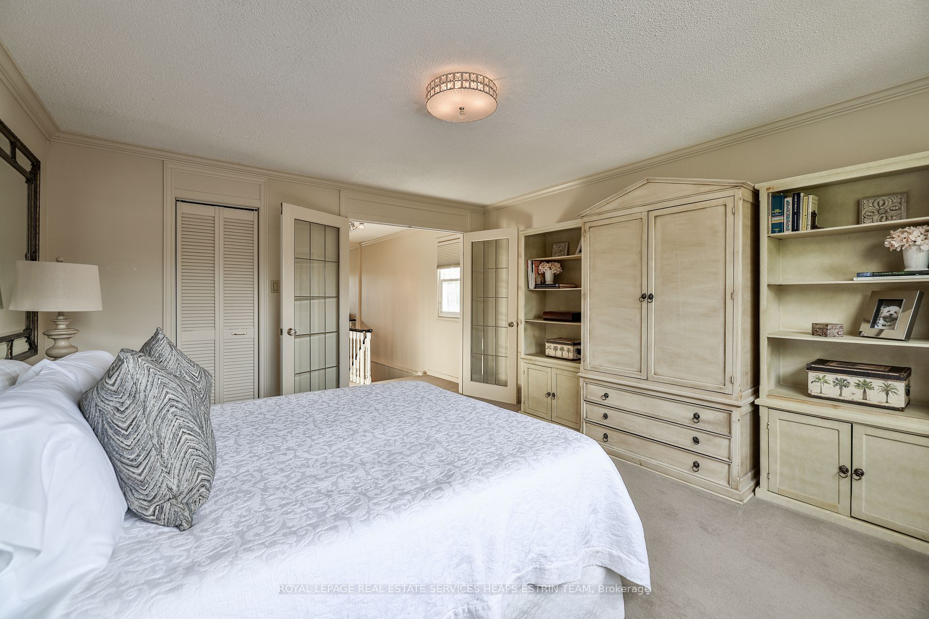 74 Upper Canada Dr, #4