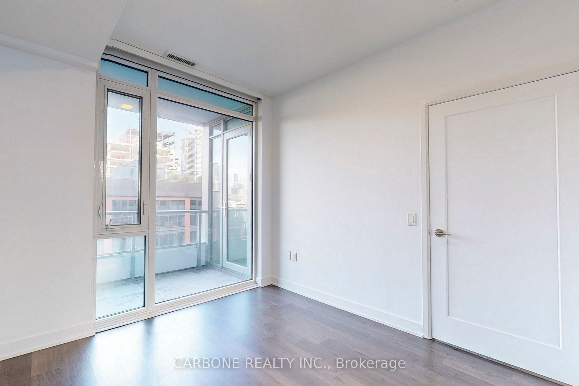 576 Front St W, #1017