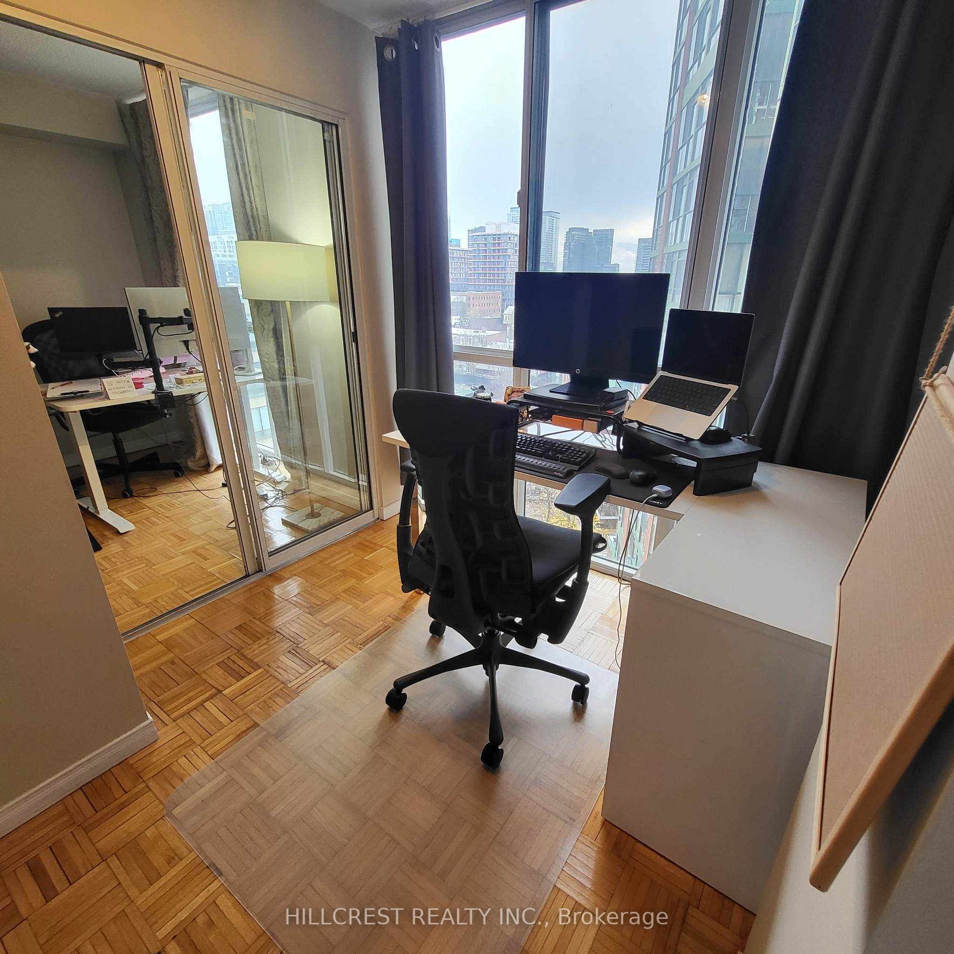 801 King St W, #827