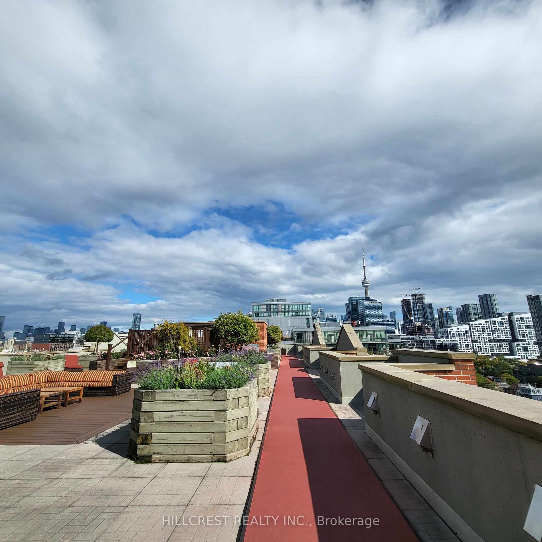 801 King St W, #827