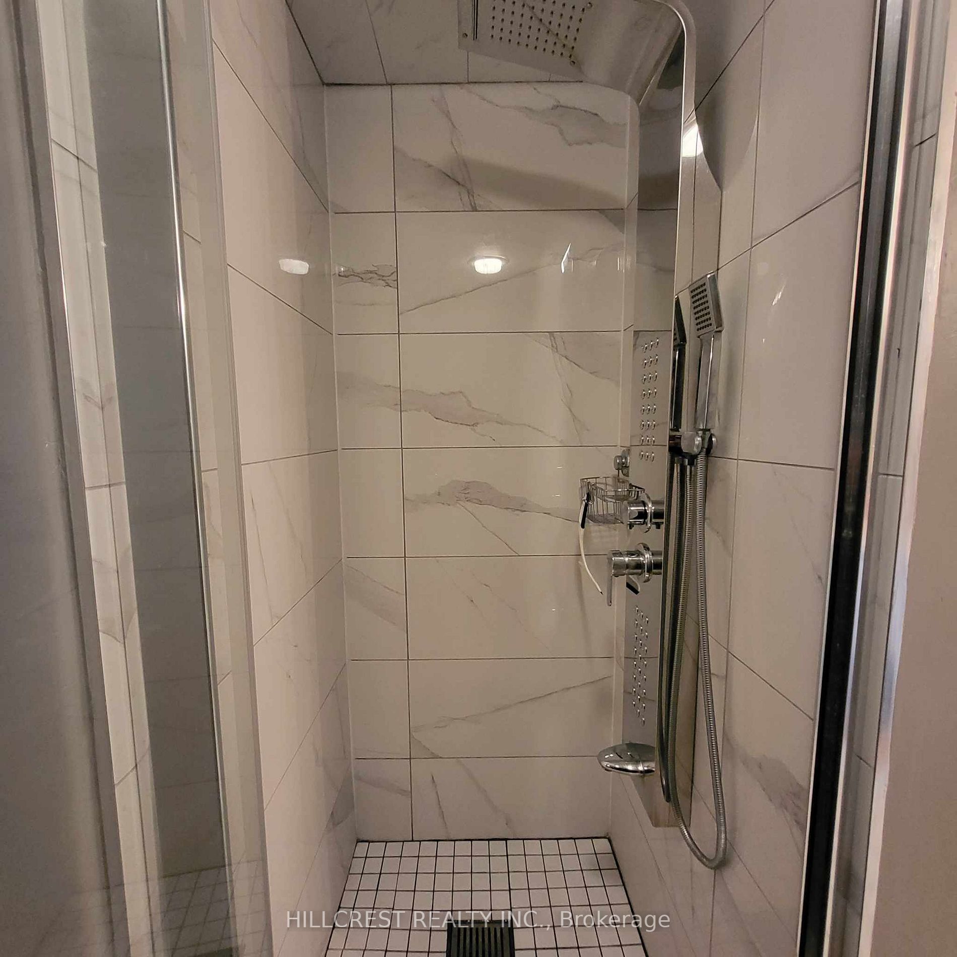 801 King St W, #827