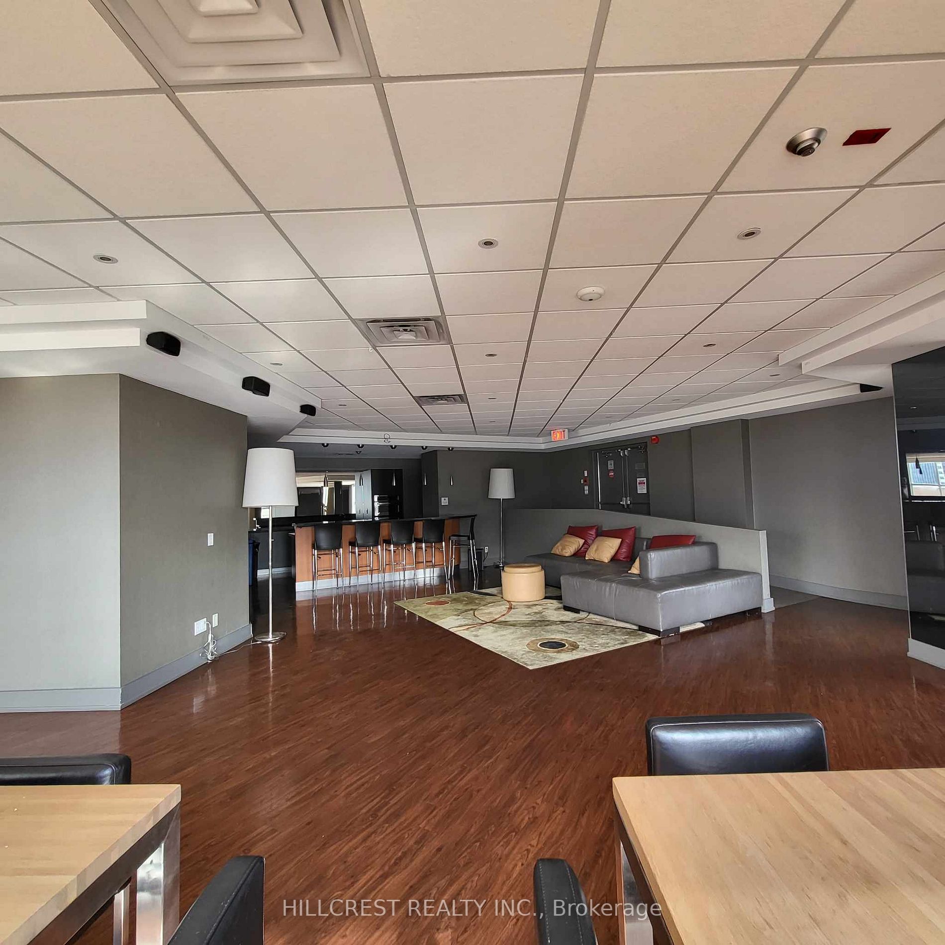 801 King St W, #827