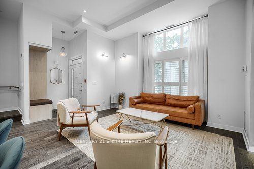 77 Lombard St, #104