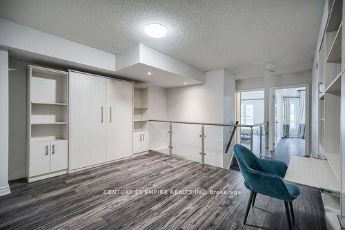 77 Lombard St, #104