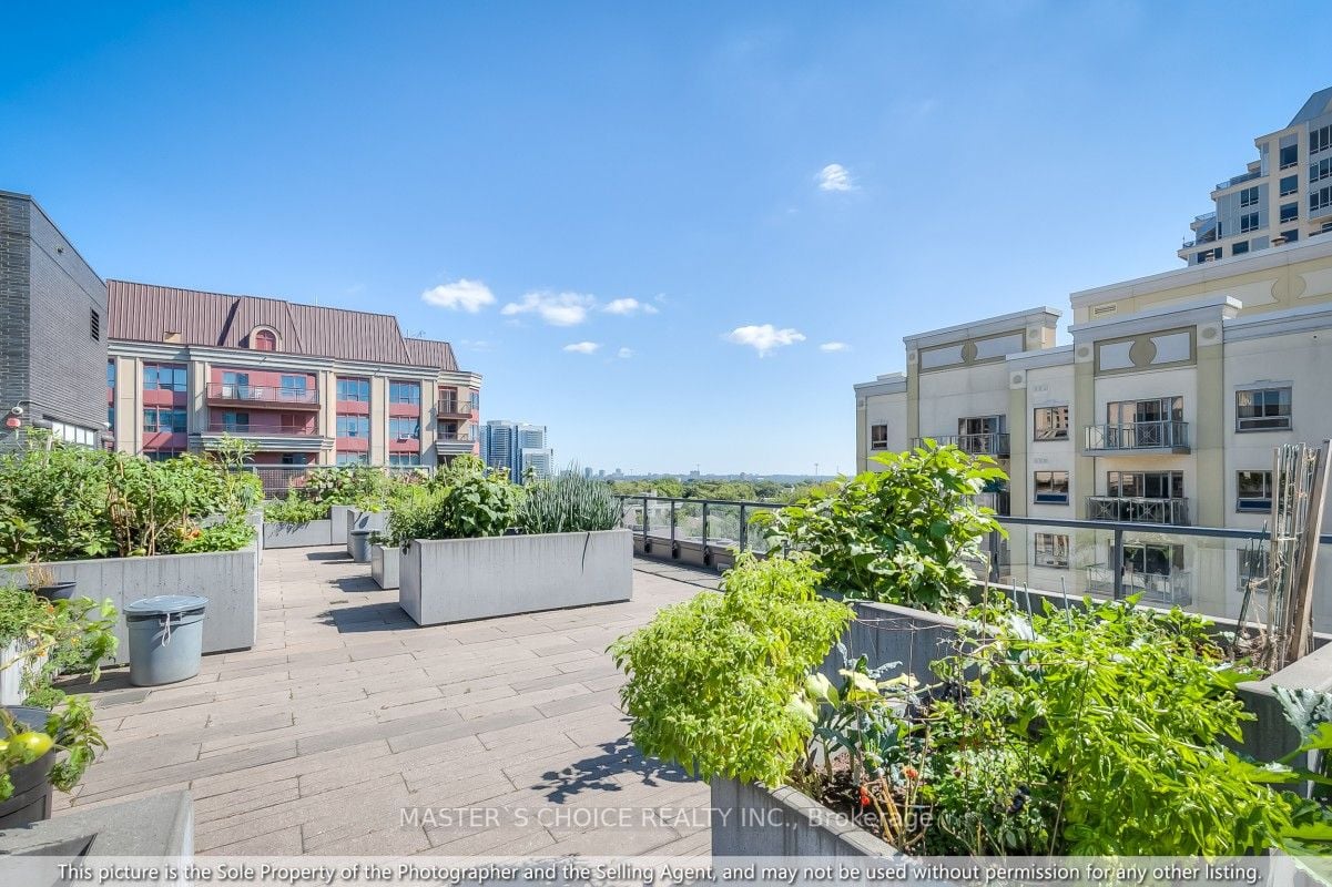 18 Rean Dr, #606