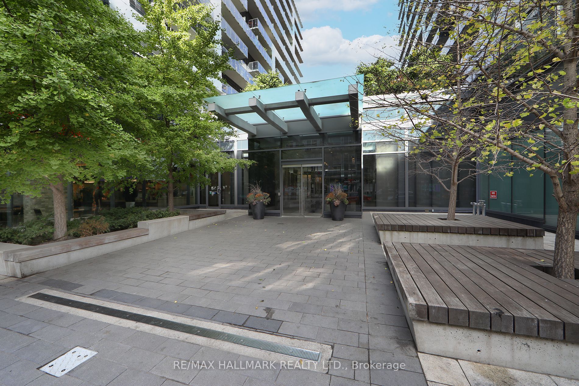 1030 King St W, #705
