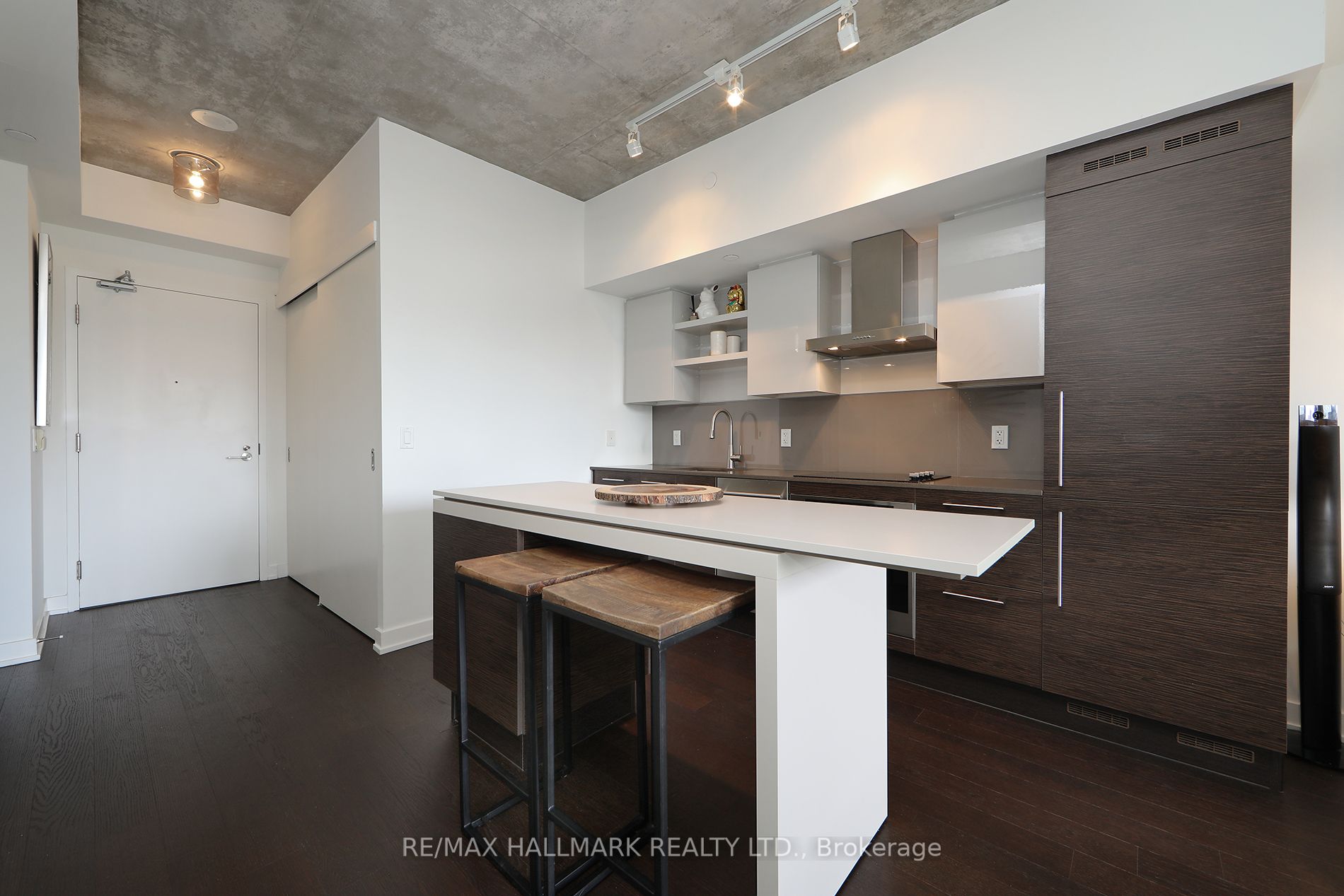 1030 King St W, #705