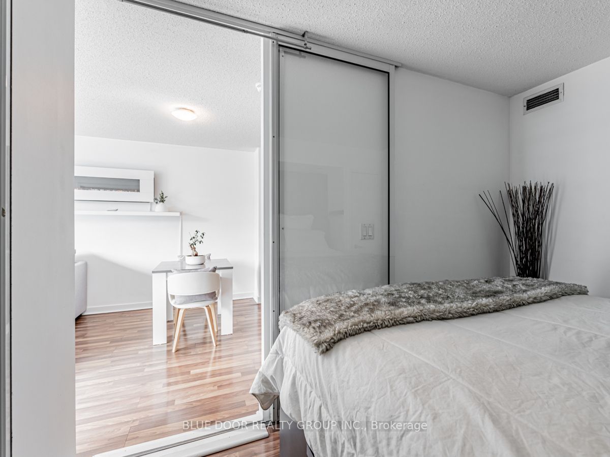381 Front St W, #509