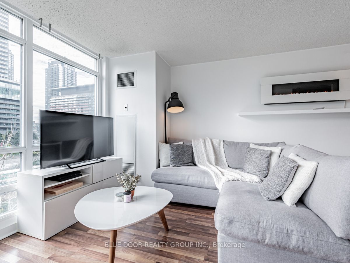 381 Front St W, #509