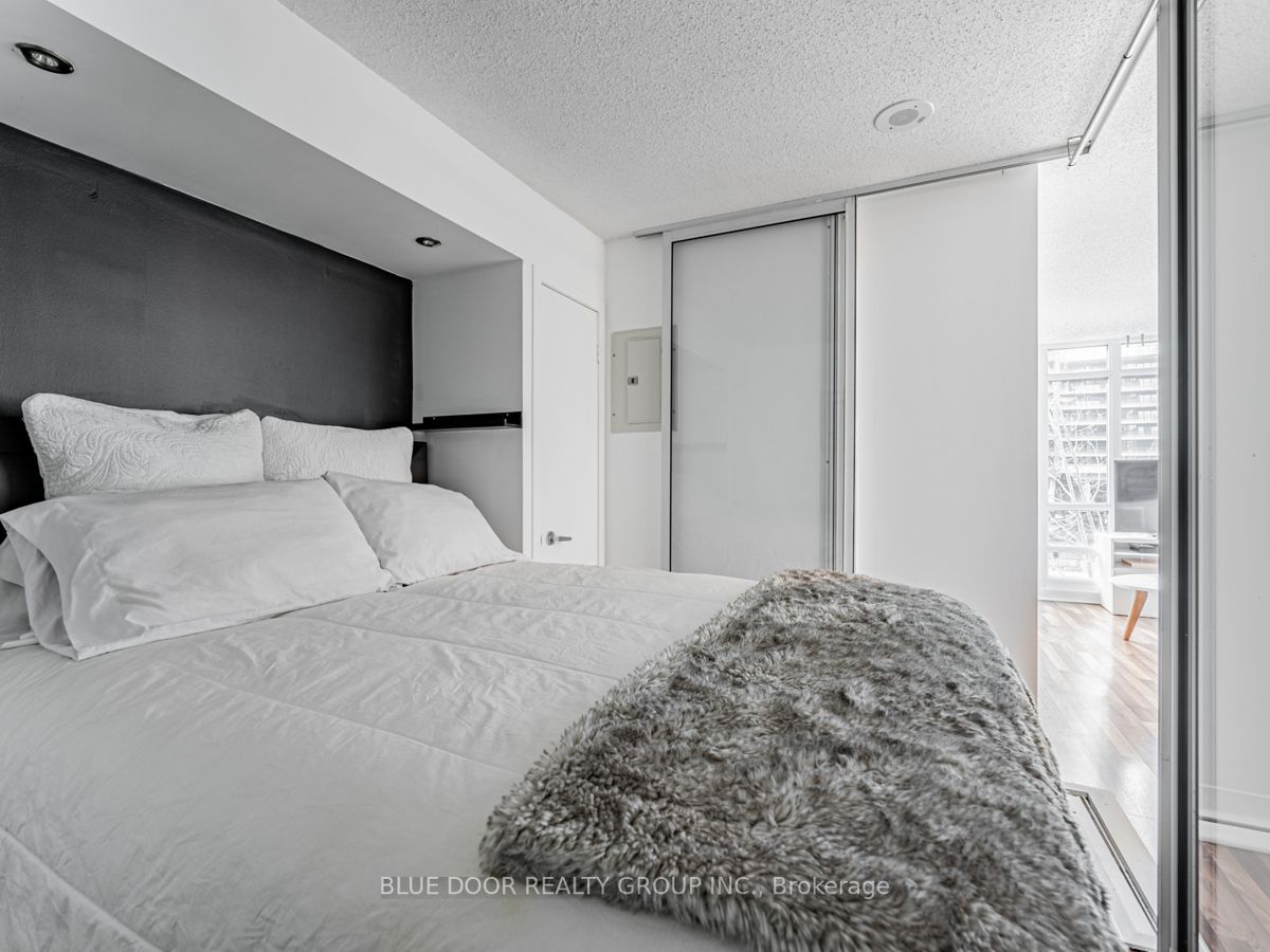 381 Front St W, #509