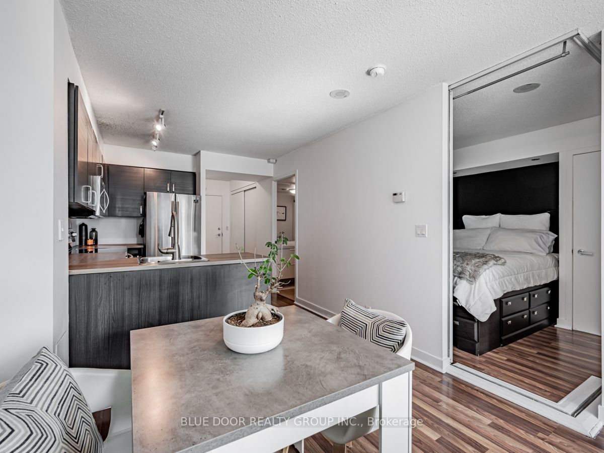 381 Front St W, #509