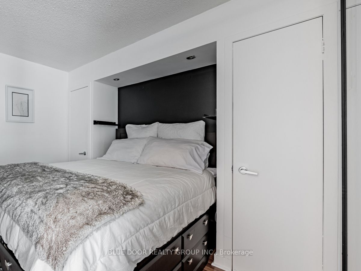 381 Front St W, #509