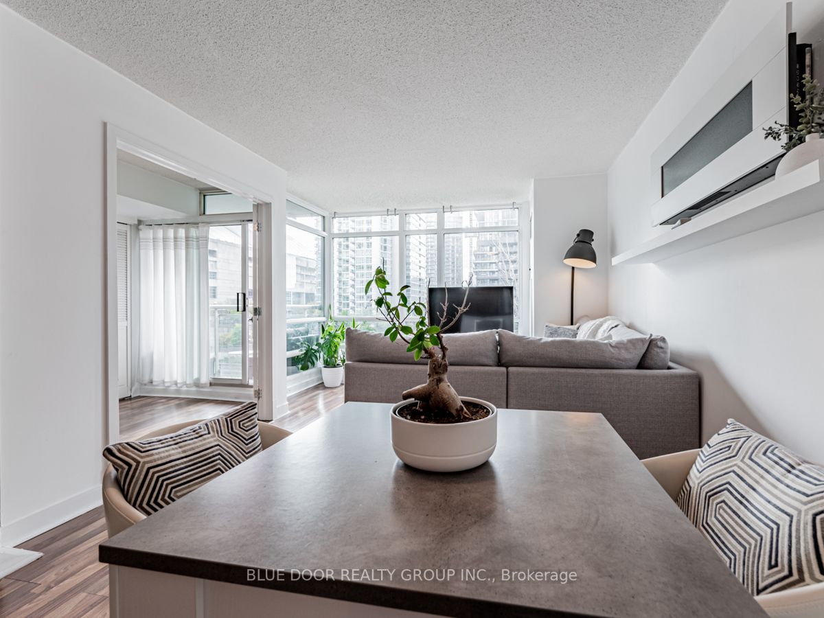 381 Front St W, #509