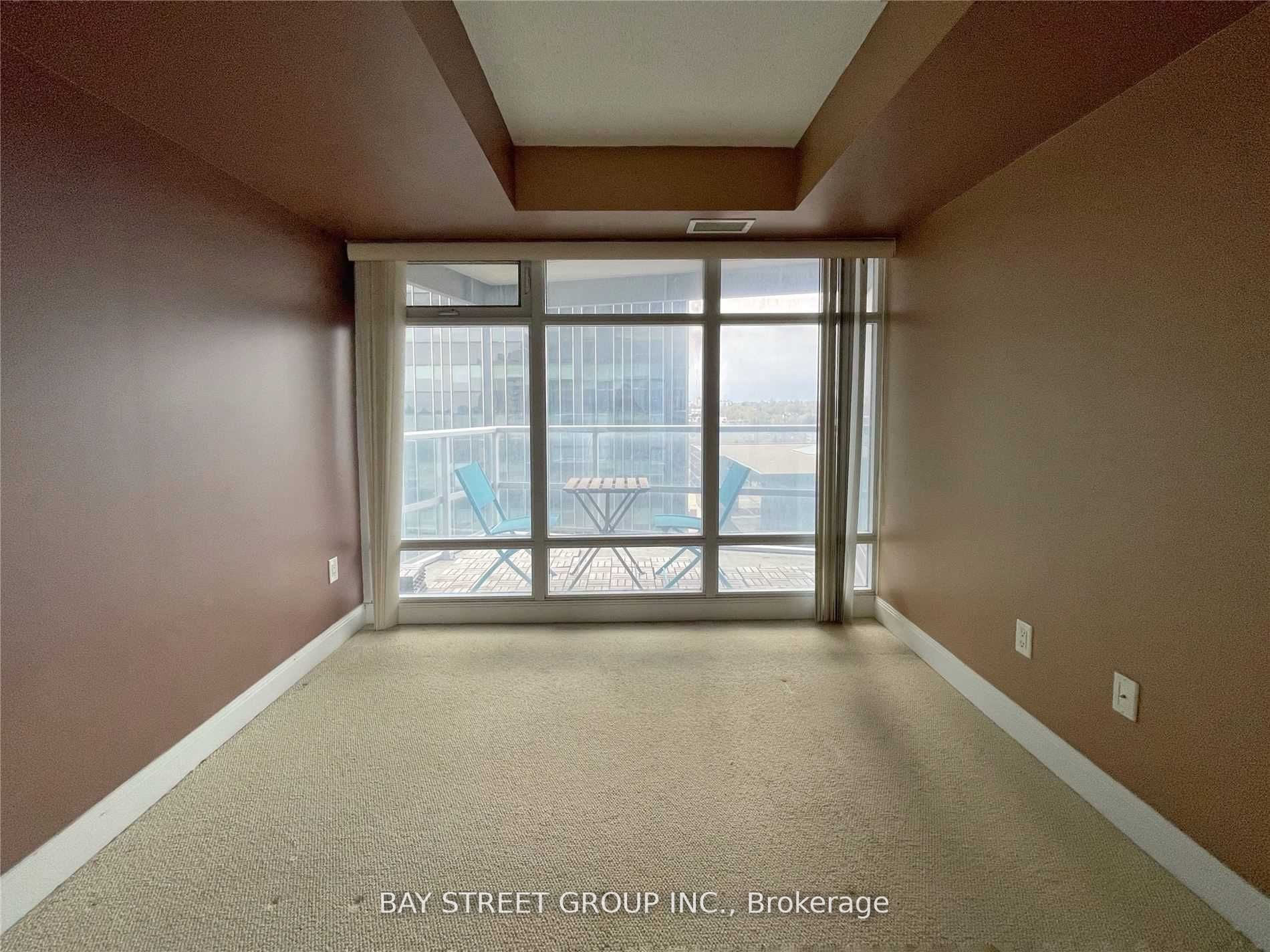 2181 Yonge St, #1406