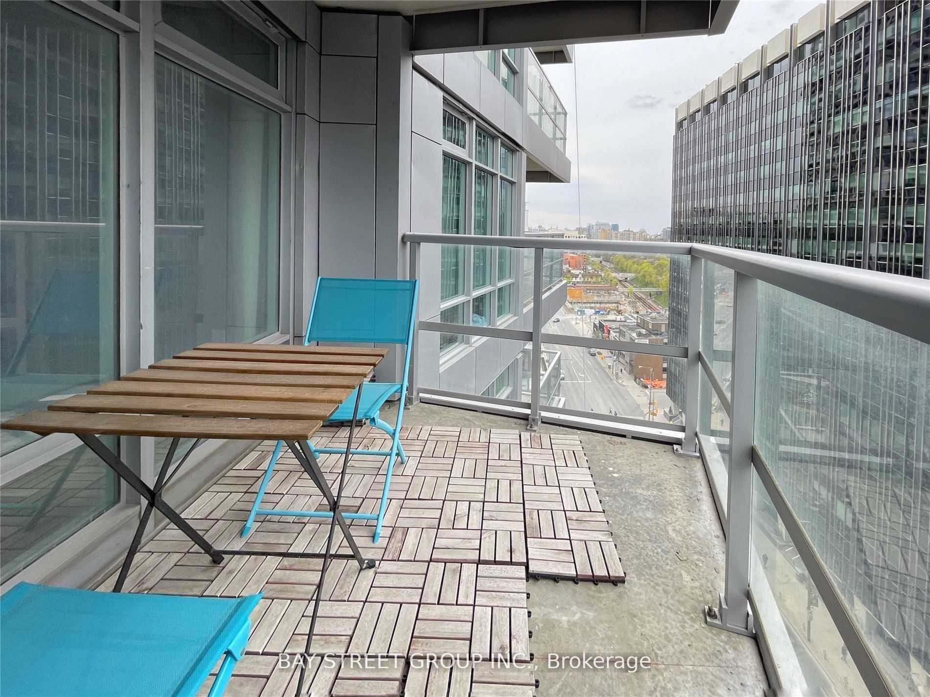2181 Yonge St, #1406