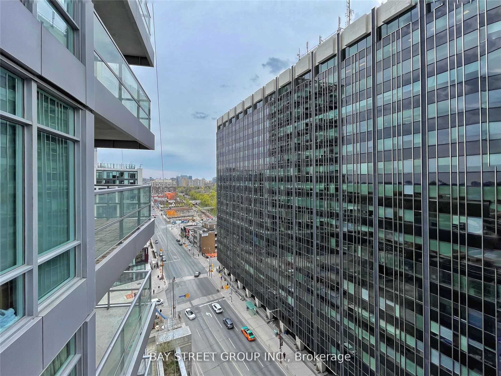 2181 Yonge St, #1406