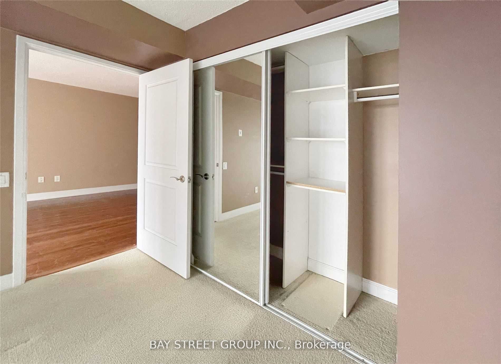 2181 Yonge St, #1406
