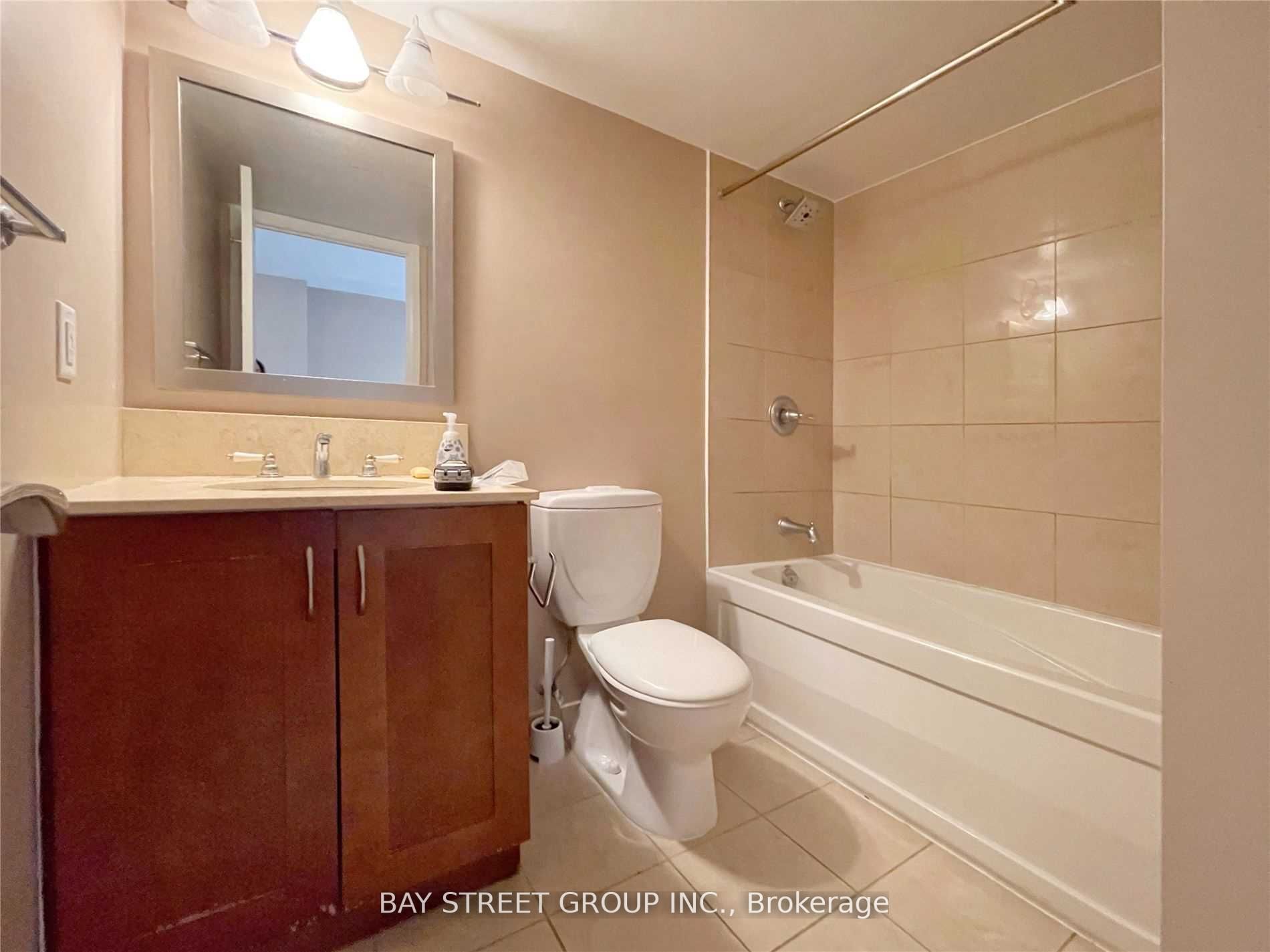 2181 Yonge St, #1406
