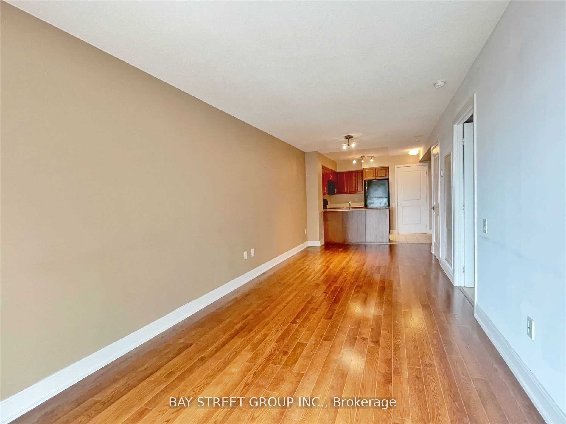 2181 Yonge St, #1406