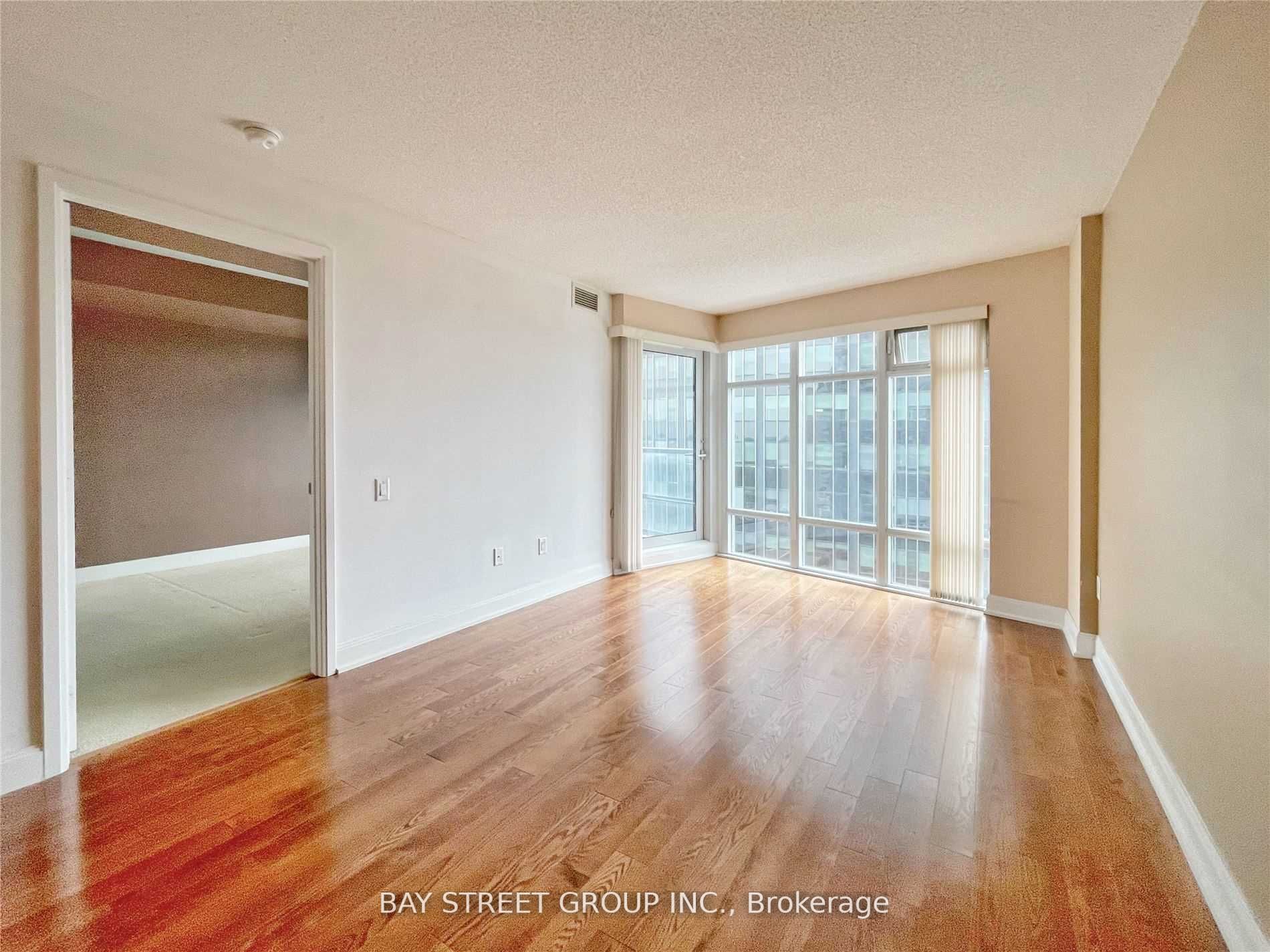 2181 Yonge St, #1406