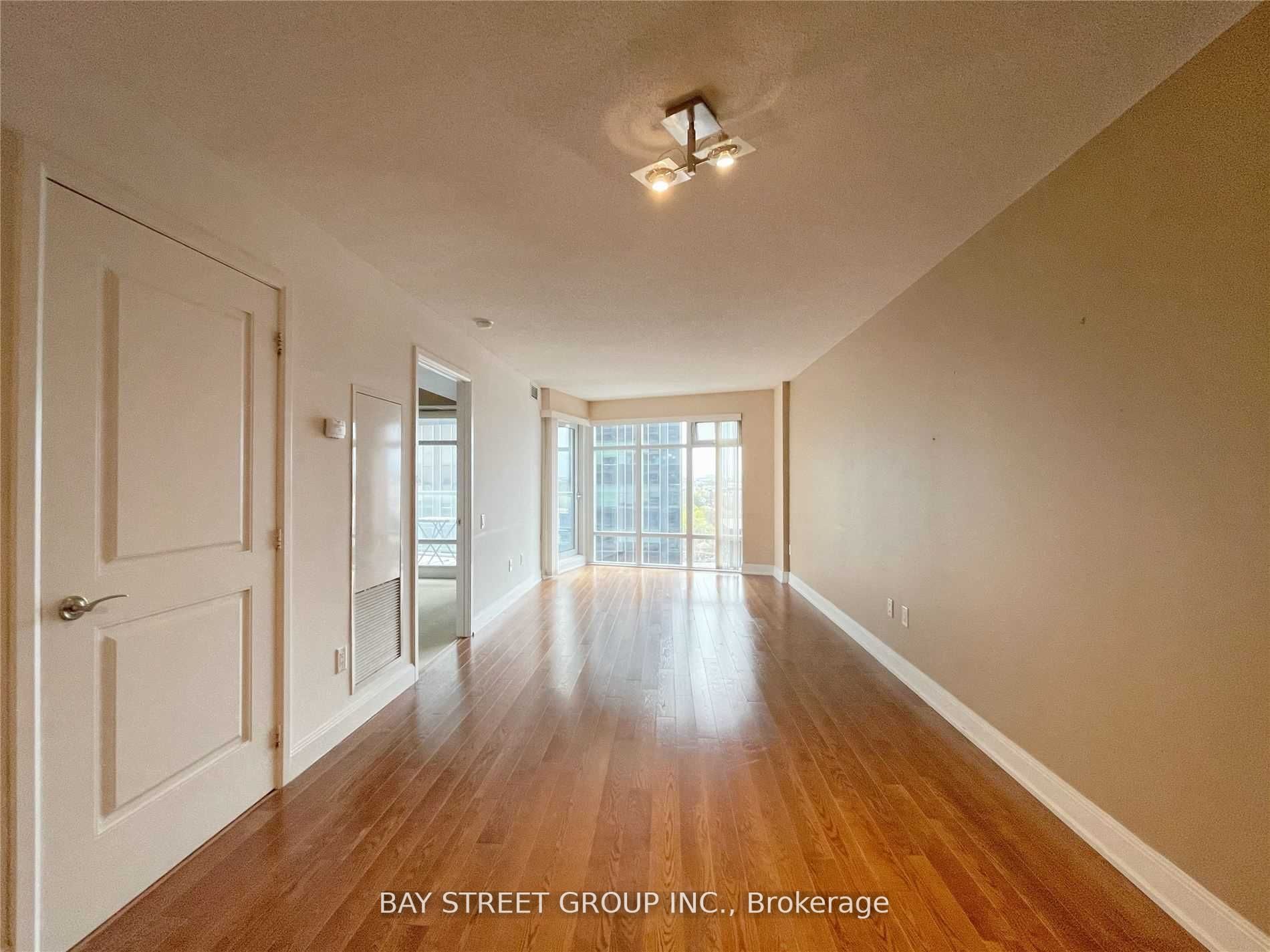 2181 Yonge St, #1406