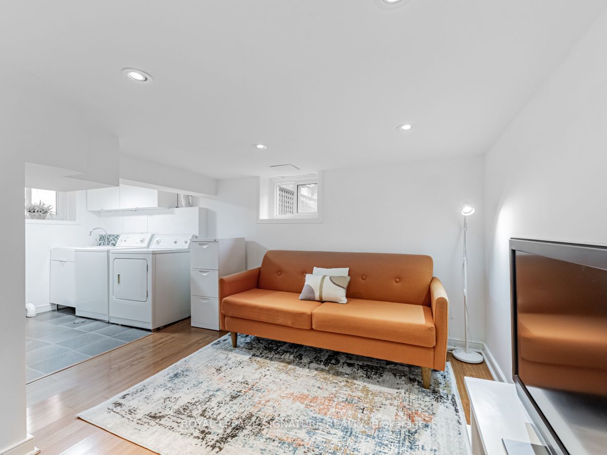 89 Lawrence Ave W