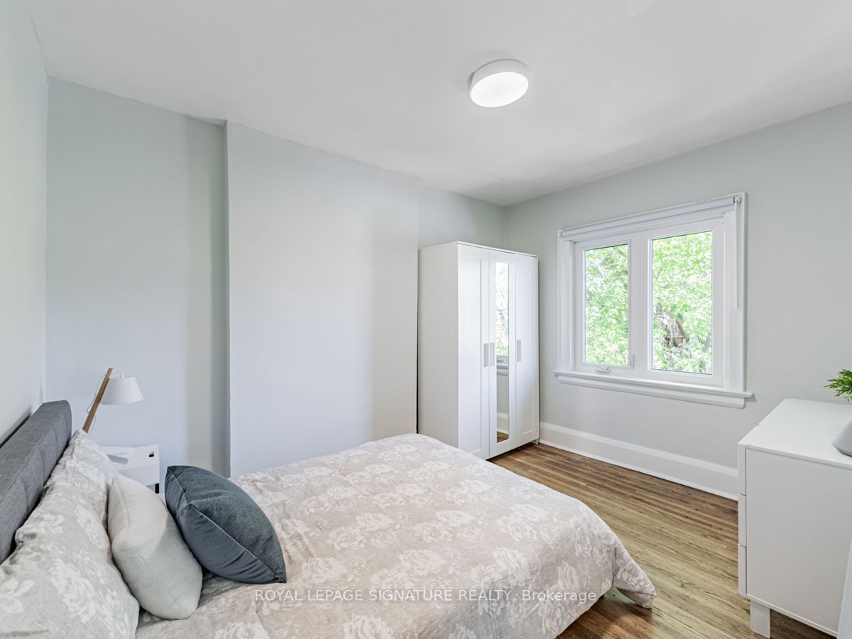 89 Lawrence Ave W