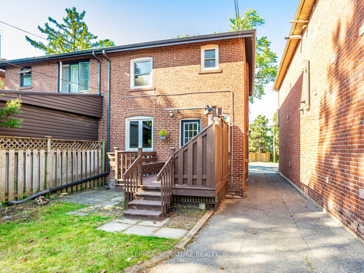 89 Lawrence Ave W