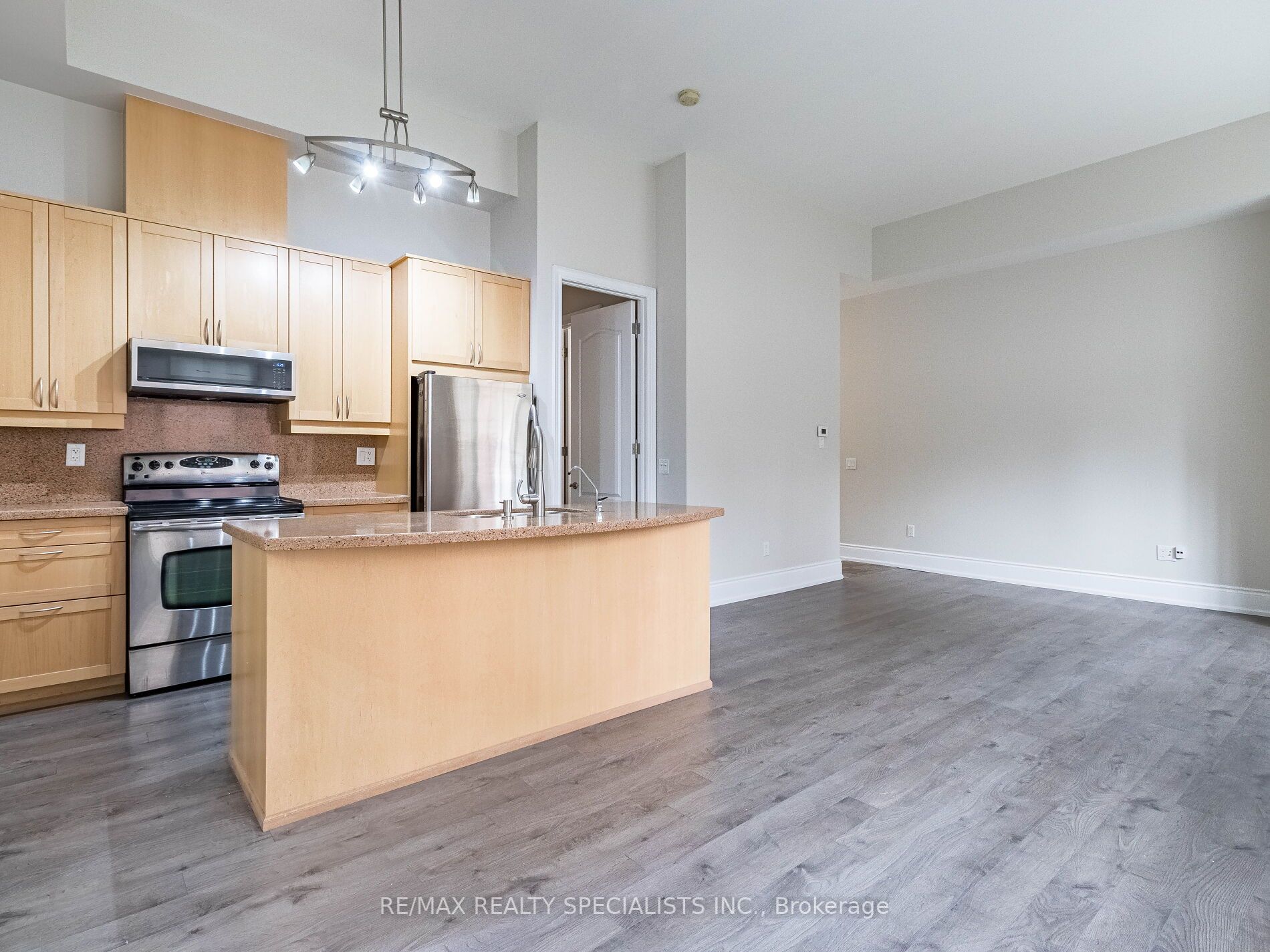 1111 AVENUE Road, #102