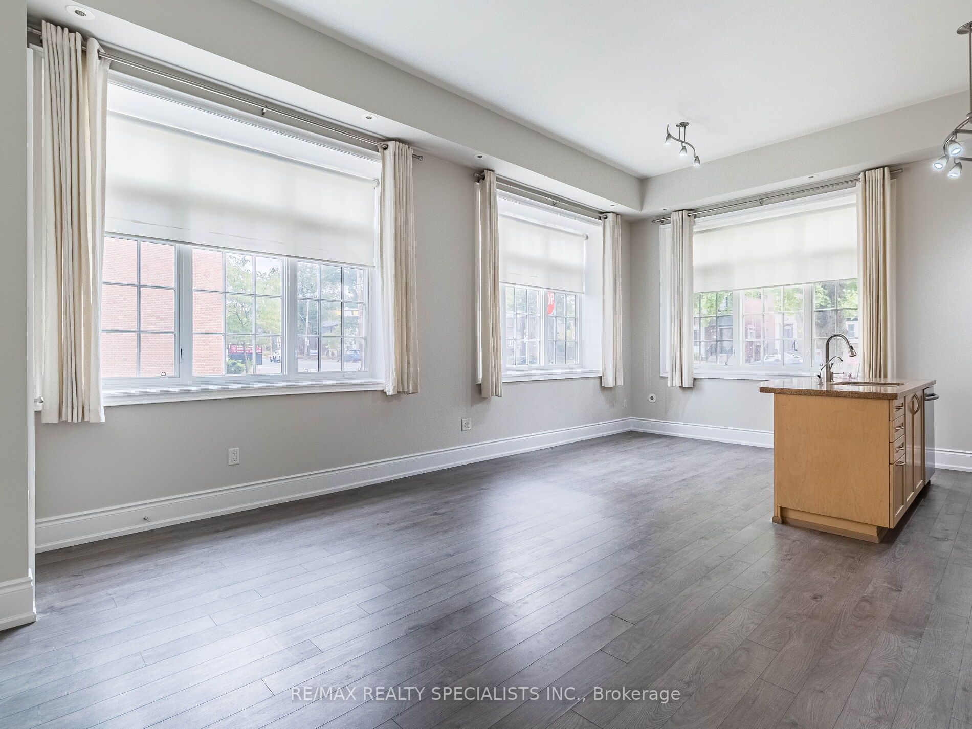 1111 AVENUE Road, #102