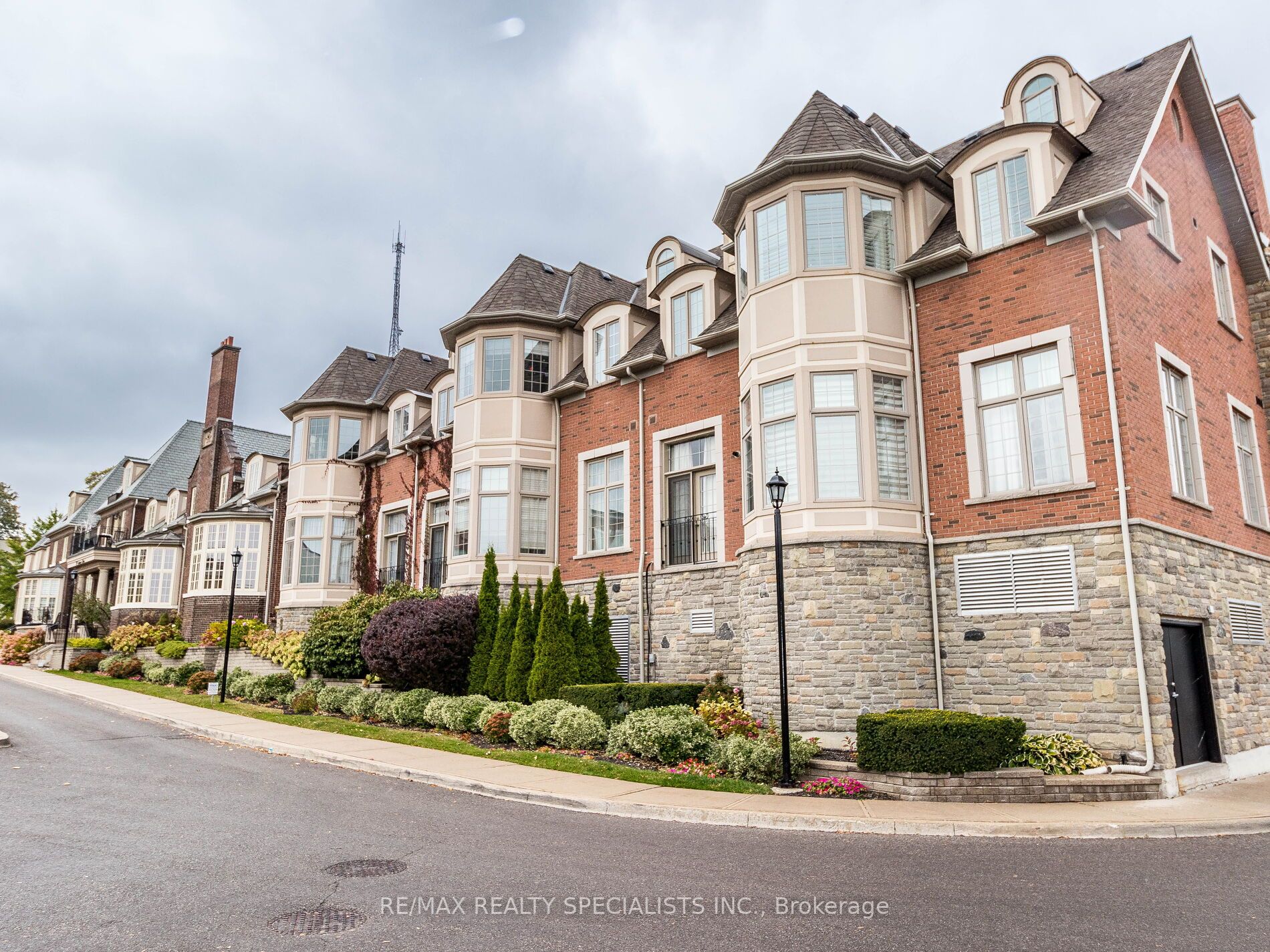 1111 AVENUE Road, #102
