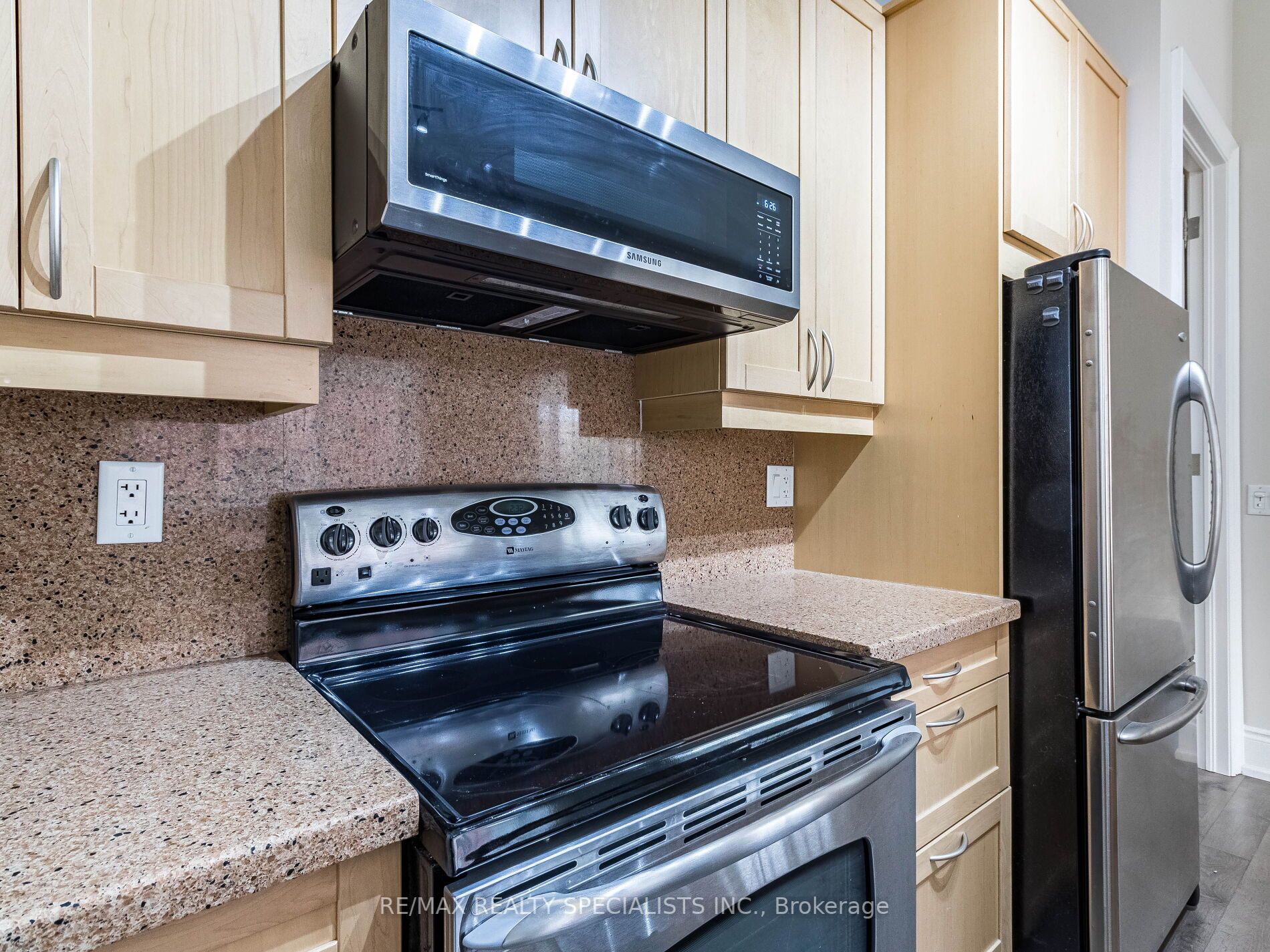 1111 AVENUE Road, #102