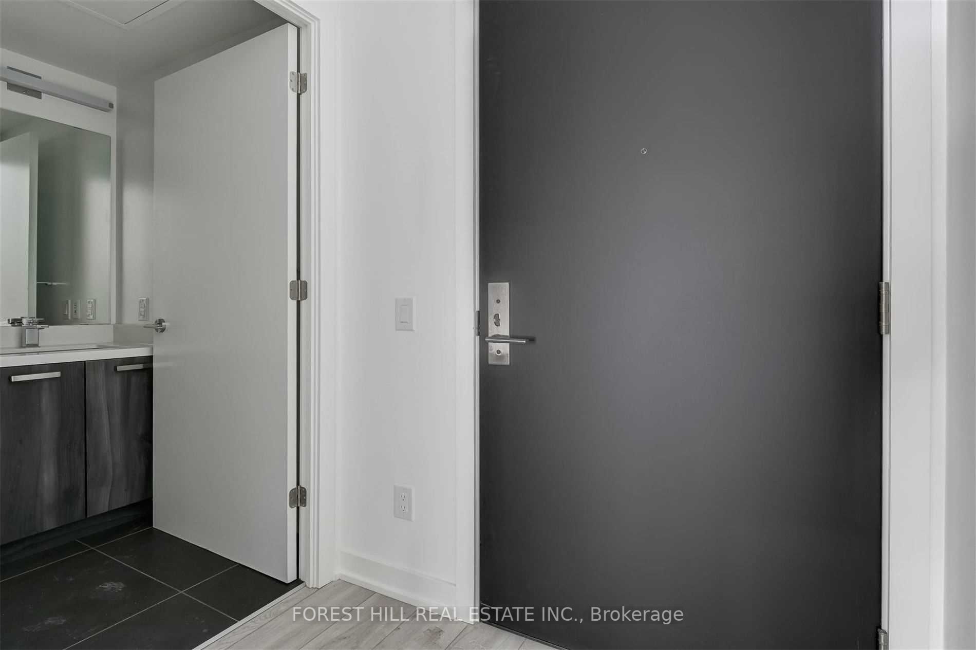 458 Richmond St W, #205
