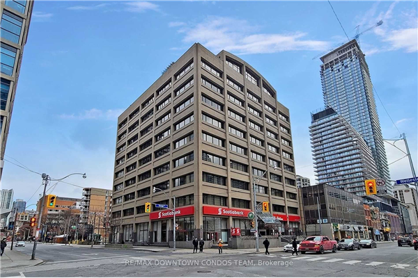 555 Yonge St, Toronto