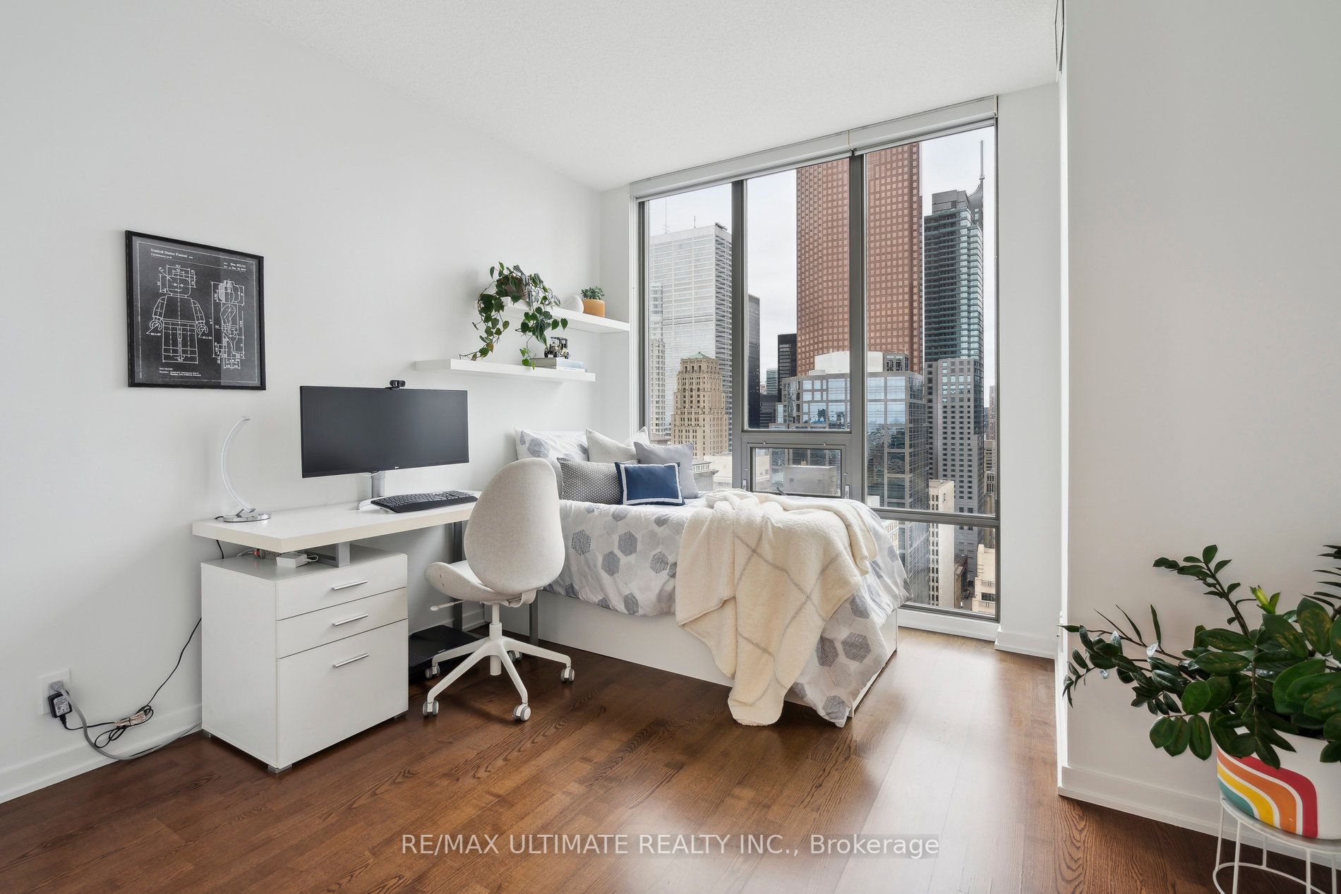 33 Lombard St, #3402