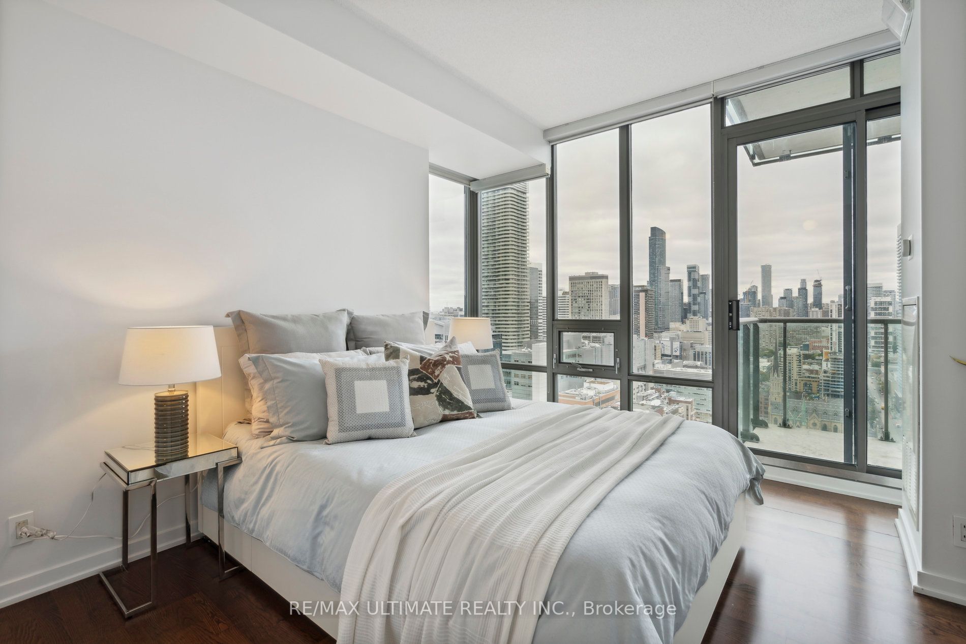 33 Lombard St, #3402