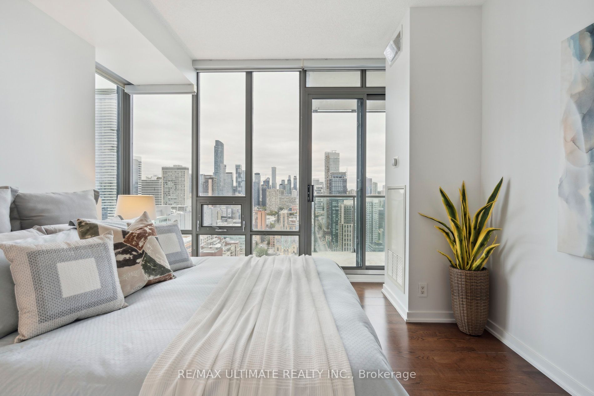 33 Lombard St, #3402