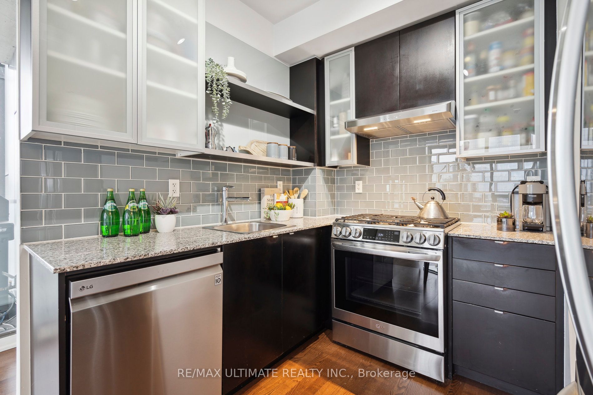 33 Lombard St, #3402