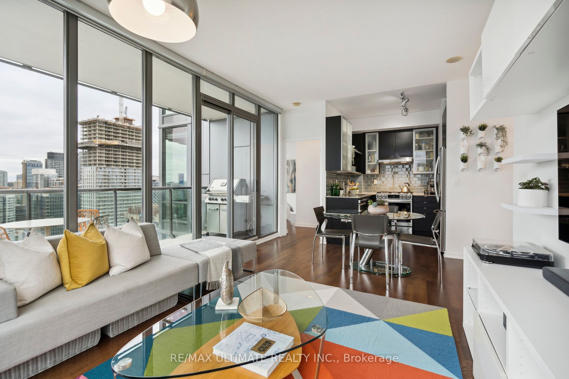 33 Lombard St, #3402