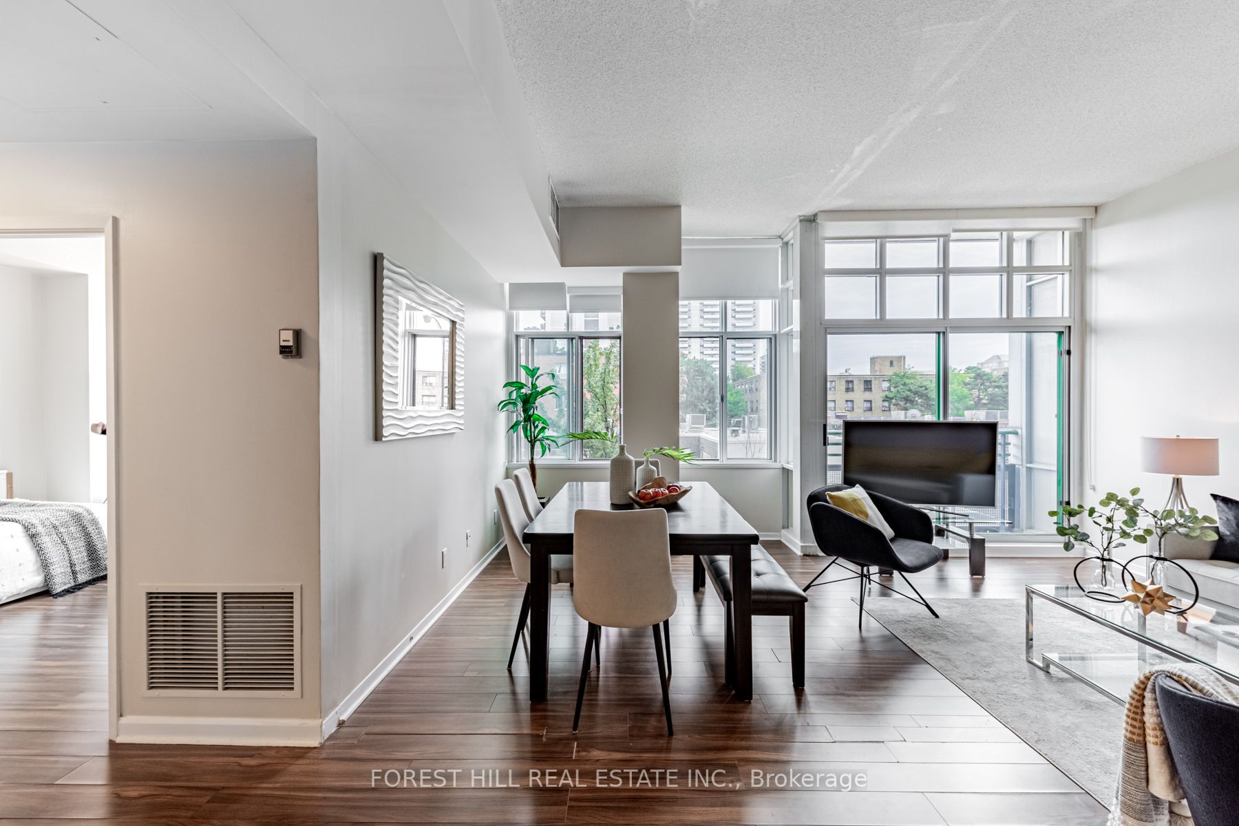 1901 Yonge St, #201