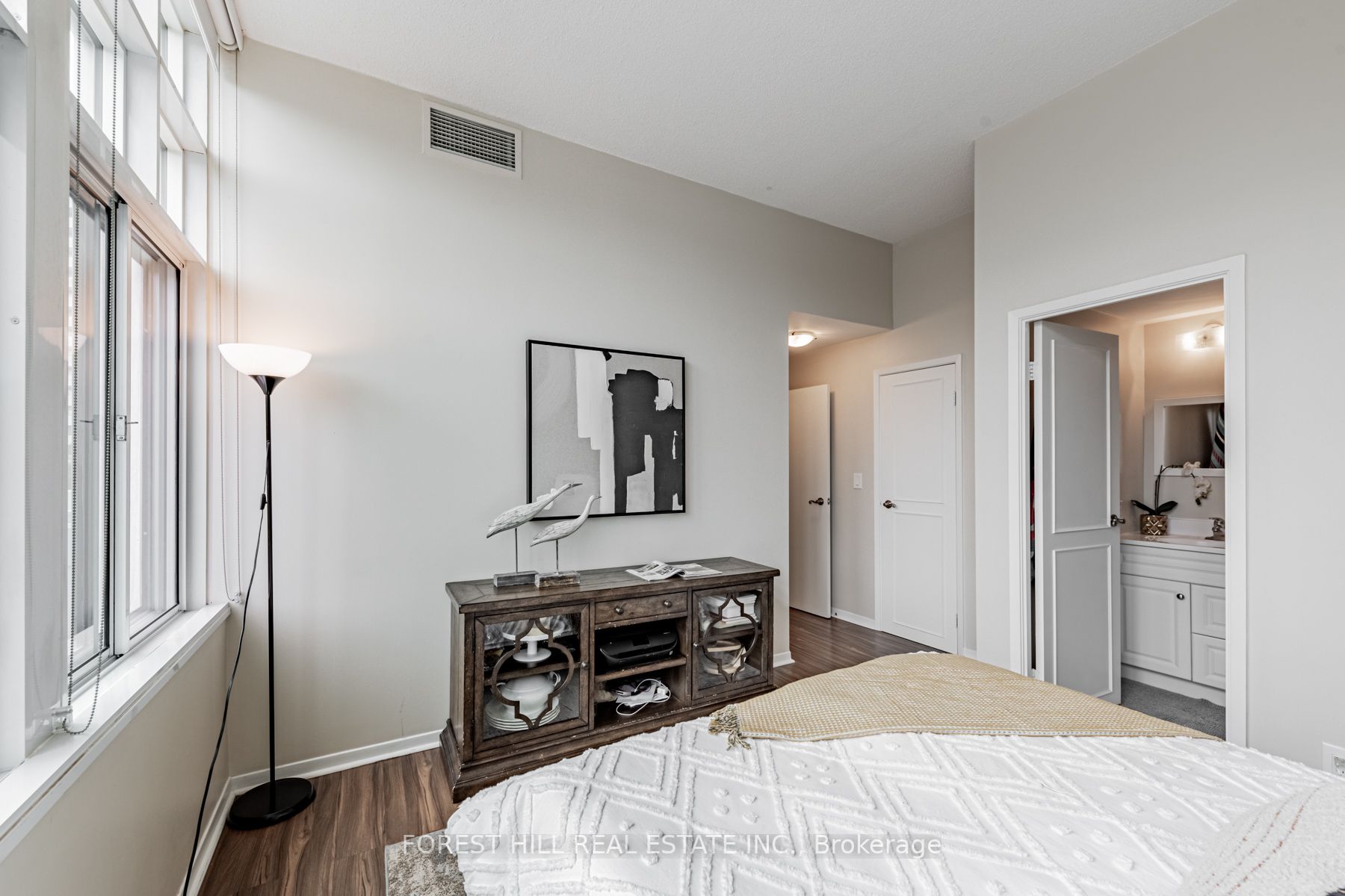 1901 Yonge St, #201