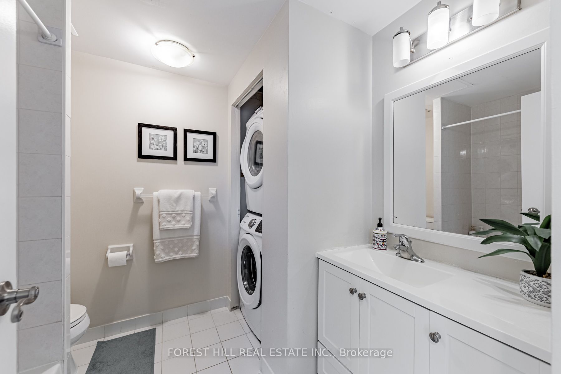 1901 Yonge St, #201