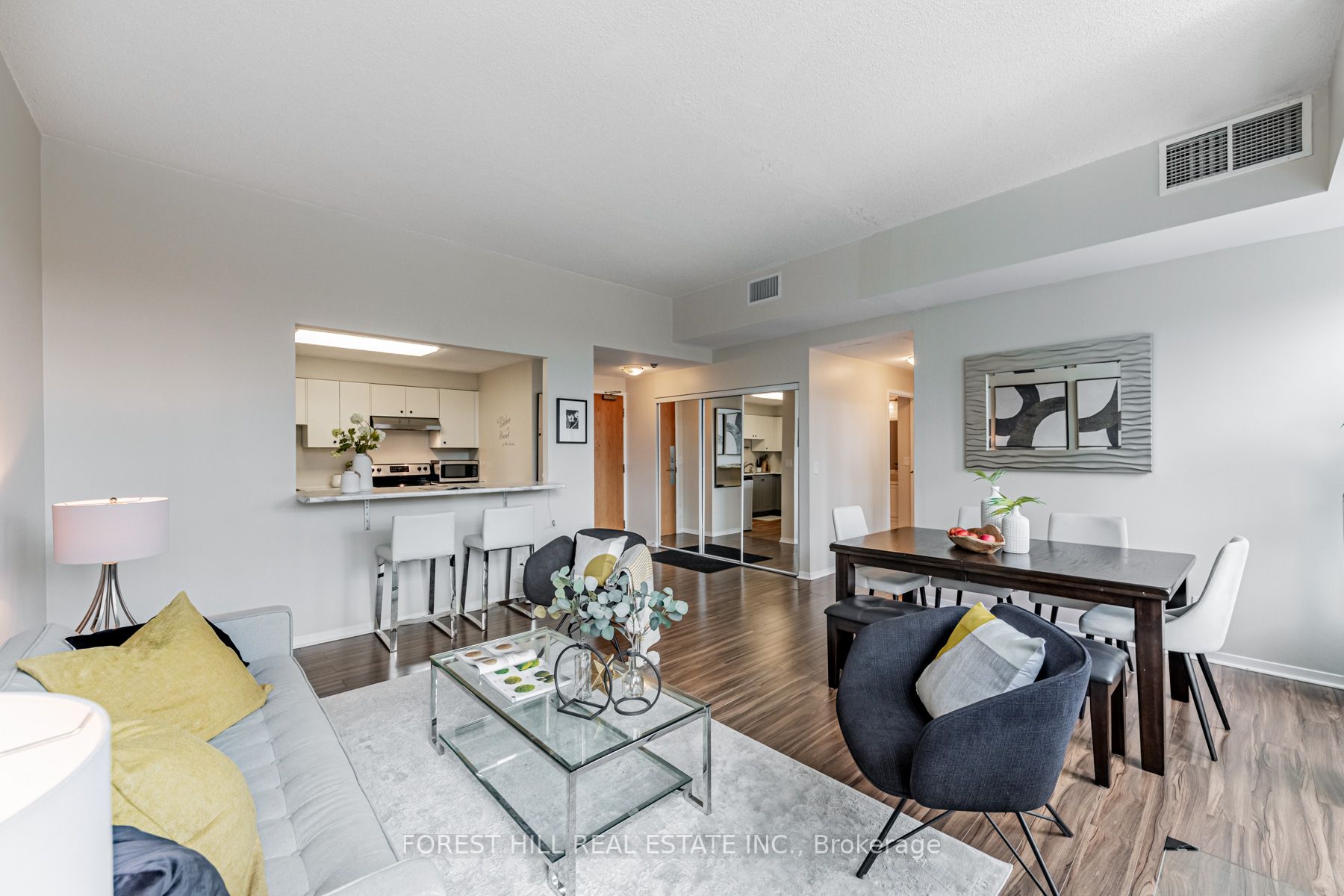 1901 Yonge St, #201