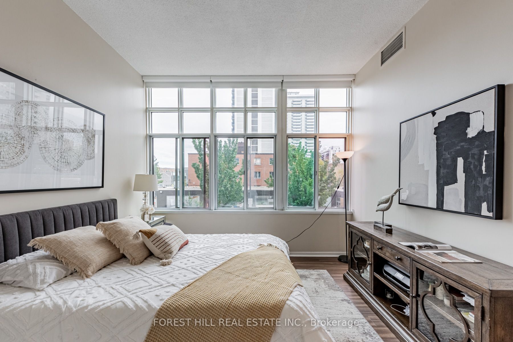 1901 Yonge St, #201