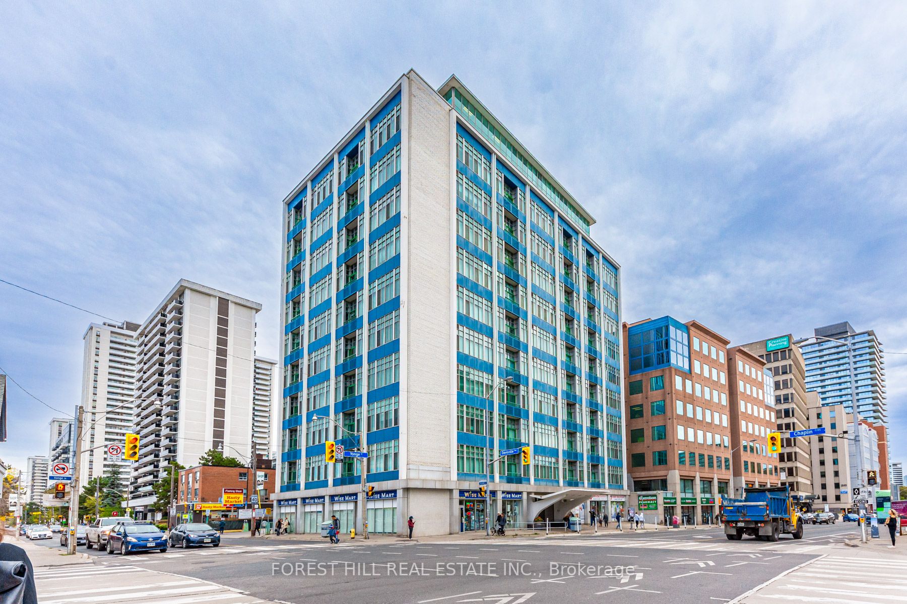 1901 Yonge St, #201