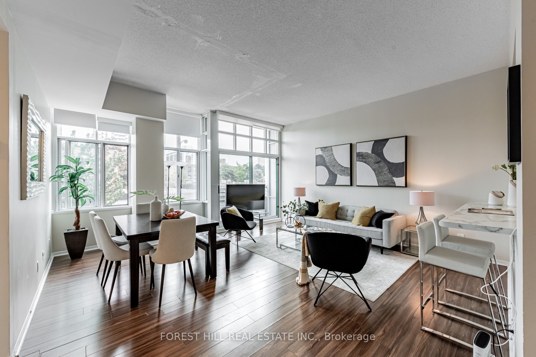 1901 Yonge St, #201