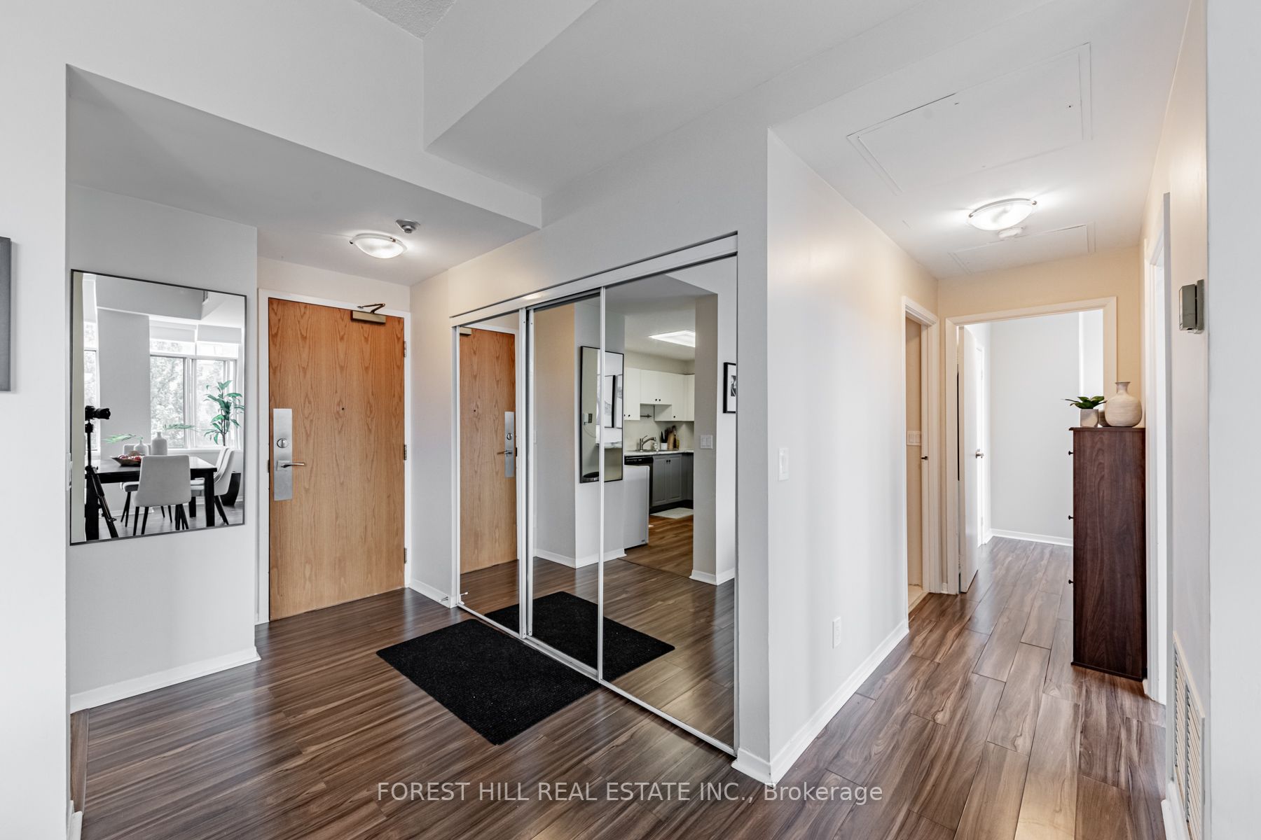 1901 Yonge St, #201