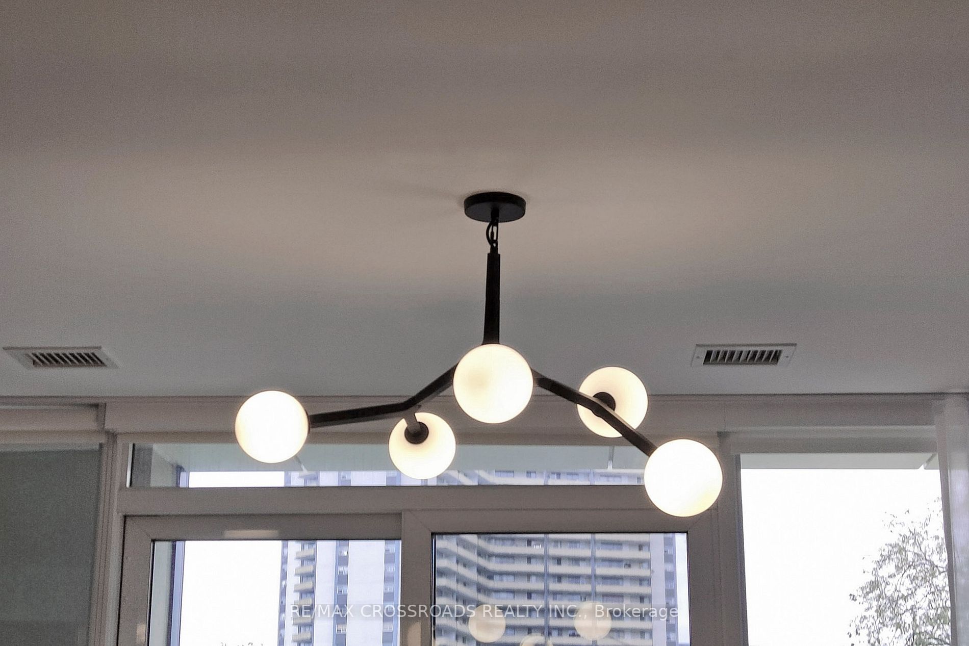 575 Bloor St E, #305