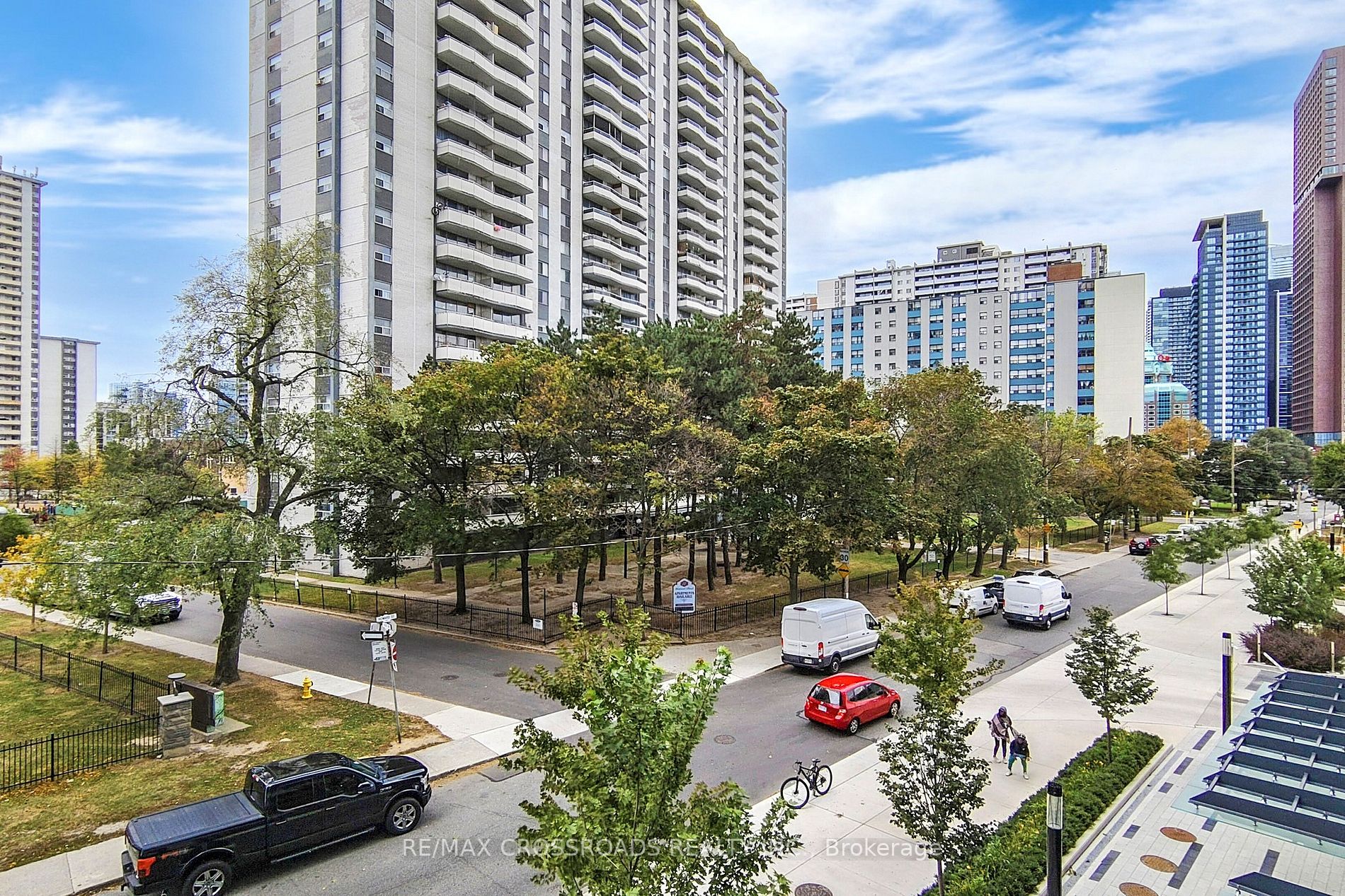 575 Bloor St E, #305